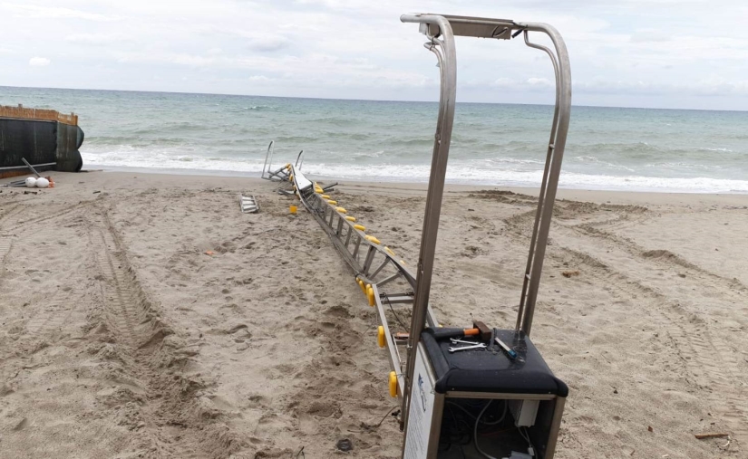 images Catanzaro, Abramo: “Il Comune riparerà la passerella per disabili del Valentino Beach" 
