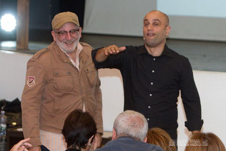 images Cavallaro, mattatore per due ore sul palco del cine -teatro “Il Metropolitano” di Reggio Calabria