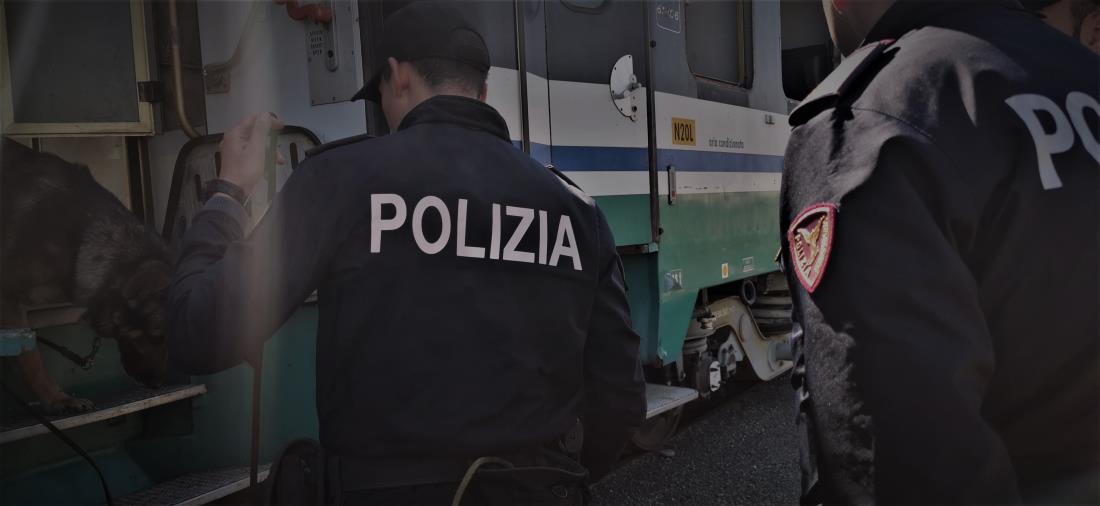 A Reggio Calabria la polizia ferroviaria arresta due persone con l’accusa di violenza e minaccia 