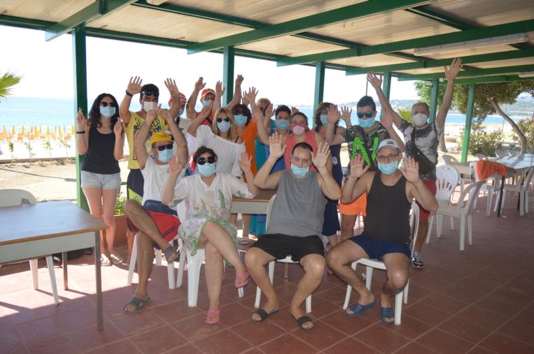 images Sul Centro di Salute mentale di Montepaone Lido risplende l' "Arcobaleno 2020” 