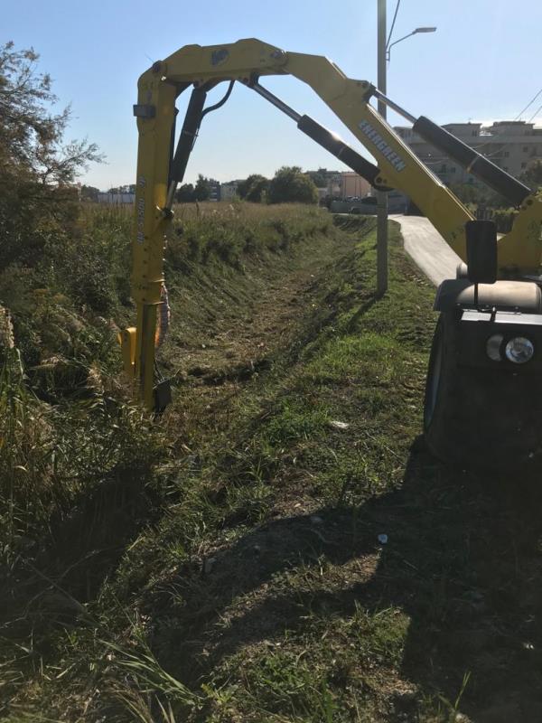 images Proseguono i lavori di manutenzione e pulitura dei fossi del consorzio di Bonifica di Catanzaro. Ultimo intervento in località Tiriorello