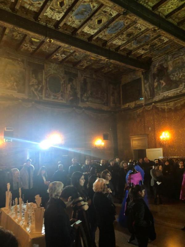 images La "luce" dei gioielli, del food e dell'alta moda incanta Bologna all'evento della Croce rossa italiana