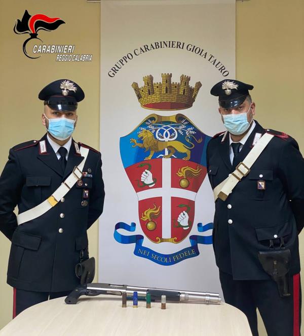 images A casa con un fucile a pompa: arrestato dai Carabinieri di Rosarno un 20enne 