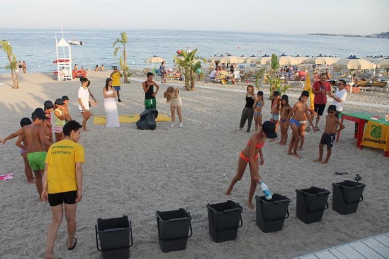 "Ricicla Estate" torna in Calabria con 37 tappe sulle spiagge della costa: oltre 30 i comuni coinvolti  