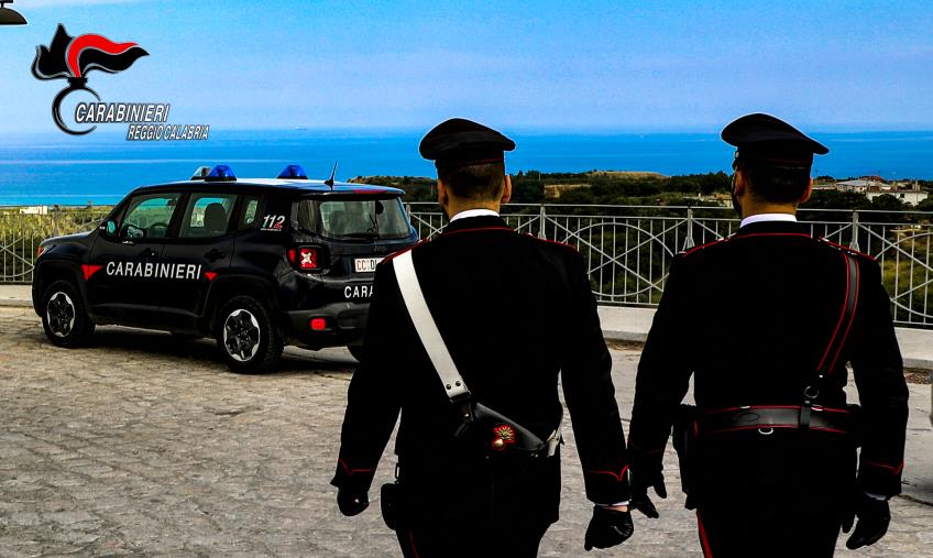 Roccella Jonica. Rintracciati 76 migranti a bordo di un veliero: i carabinieri fermano il presunto scafista