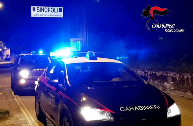 images Violate le misure anti-contagio. A Sinopoli e Sant'Eufemia d'Aspromonte chiusi cinque locali 