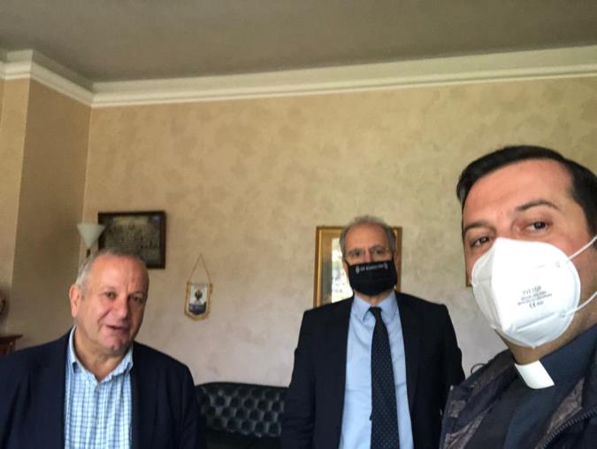 Dormitorio Caritas, Don Fabio Stanizzo ha incontrato sindaco e presidente del Consiglio comunale di Lamezia  
