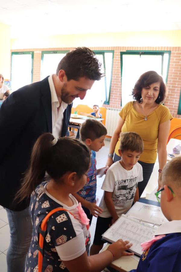 Stasi e Novellis in visita alle scuole per l'avvio del nuovo anno