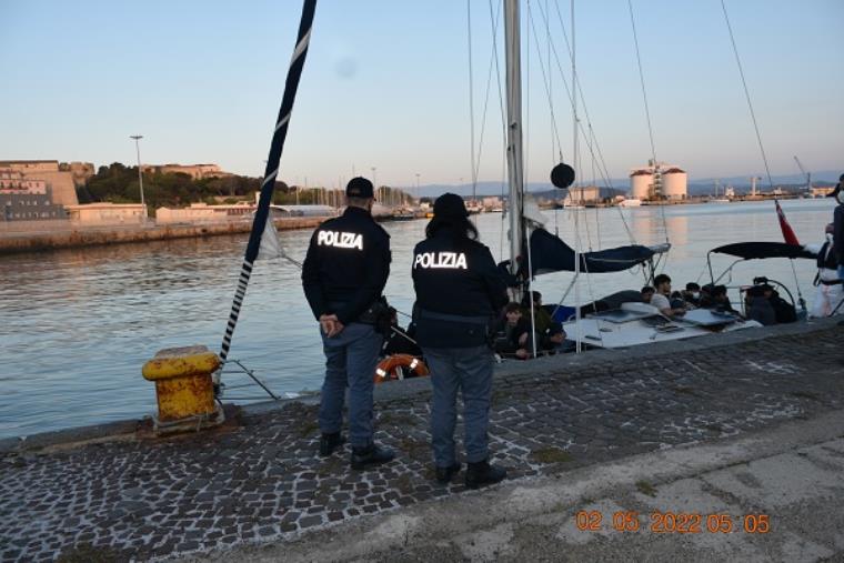 images Migranti, sbarco a "Le Castella: fermati 3 presunti scafisti 