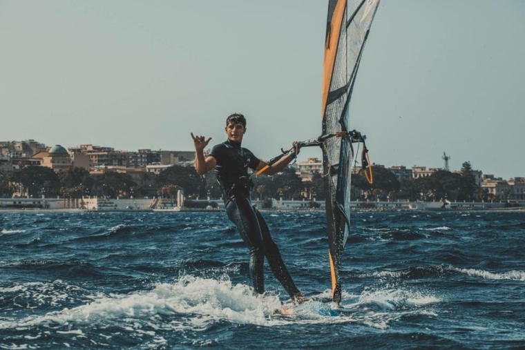 images Windsurf, il reggino Scaglione è campione europeo under 21