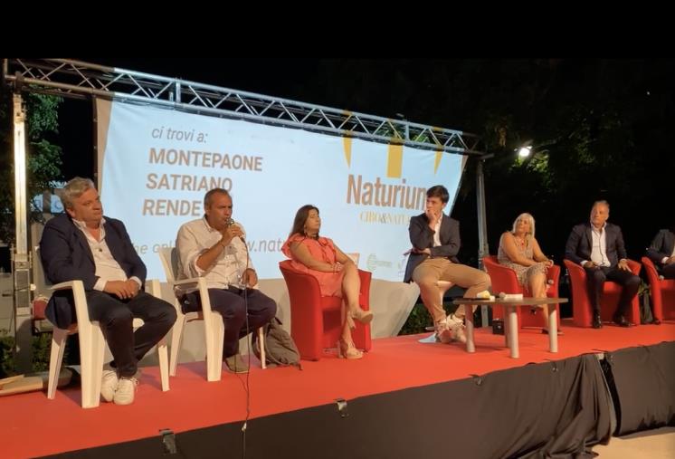 images "Naturium 2021": tutti i premiati. A Montepaone anche de Magistris: "Con me la Calabria sarà la prima regione ad avere l'acqua pubblica"