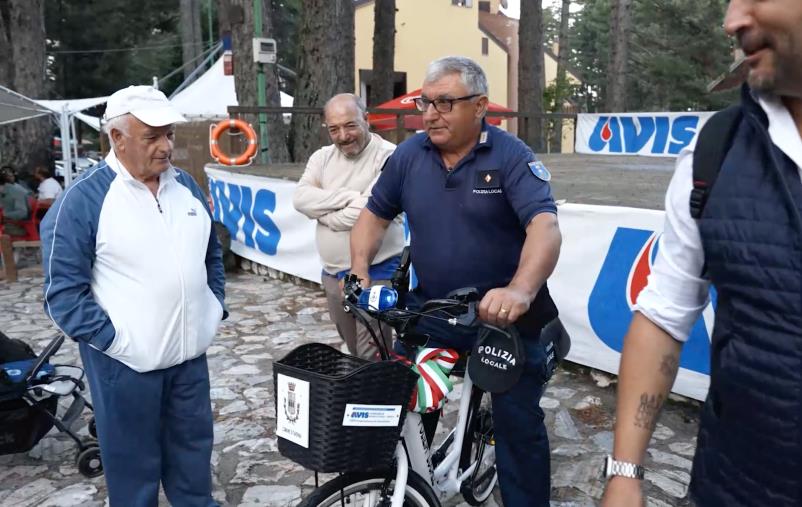 images Taverna, iniziativa Green dall'Avis Presila: donata una bici elettrica alla Polizia Locale (VIDEO)