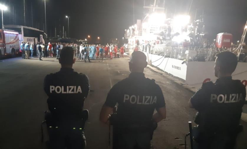images Crotone, sbarco migranti: in manette tre scafisti turchi