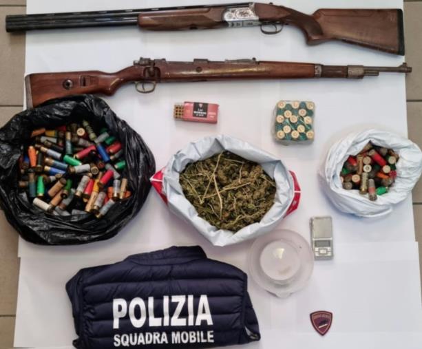 images Sequestro di armi e droga a Isola Capo Rizzuto: arrestato un uomo