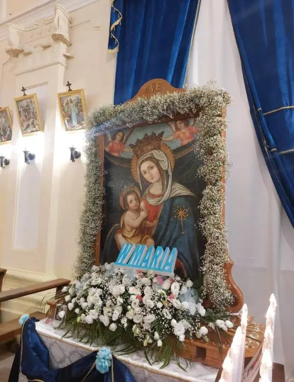 images Simeri Crichi, il quadro della Madonna di Porto nella Parrocchia Santa Maria Assunta