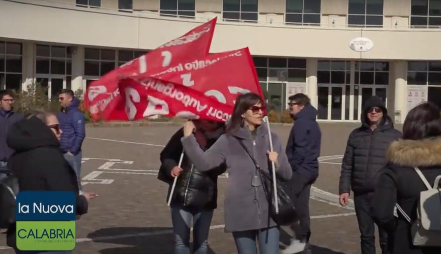 images Catanzaro, protestano gli Oss alla Cittadella: in 500 fermi in graduatoria (VIDEO)