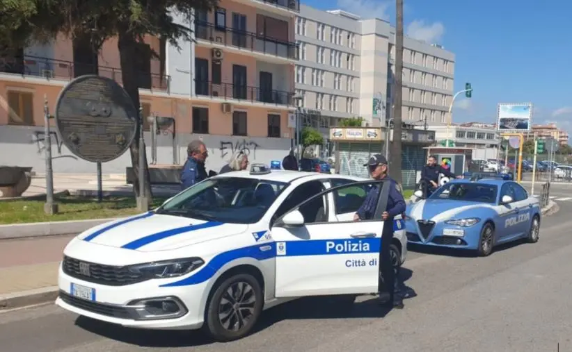 images Crotone, sosta selvaggia: servizi congiunti della Polizia di Stato e della Polizia Municipale