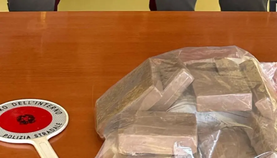 images In auto con 4 kg di eroina, arrestato un Crotonese durante un posto di blocco