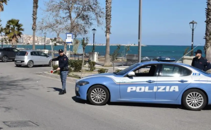 Crotone, forza un posto di blocco: arrestato 19enne dopo un lungo inseguimento