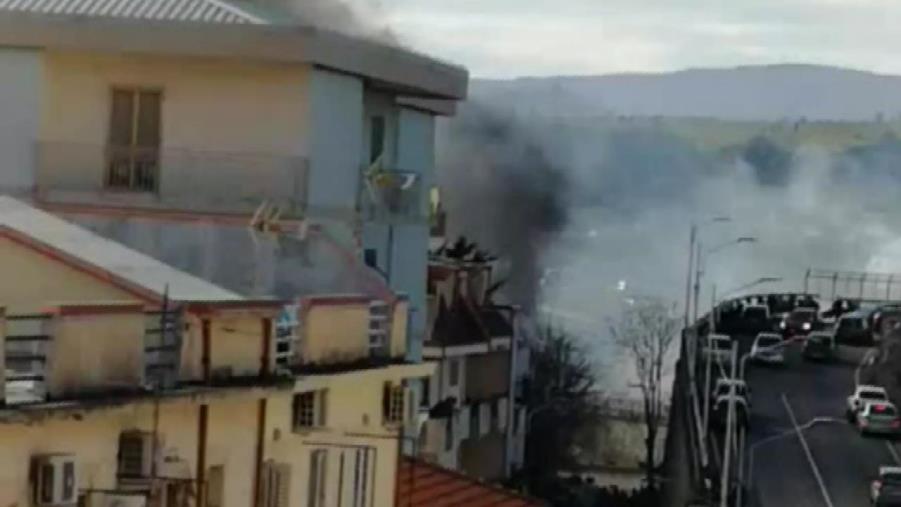 images Catanzaro Lido, esplode furgone con bombole. Boati a ripetizione. Un ferito (VIDEO)