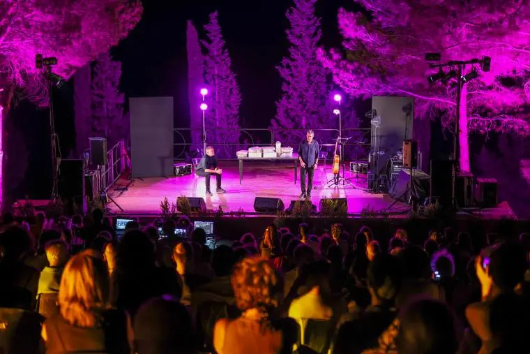 Armonie d’Arte Festival, successo per Massini e Barbarossa e “La verità, vi prego, sull’amore” all’Orto Botanico di Soverato