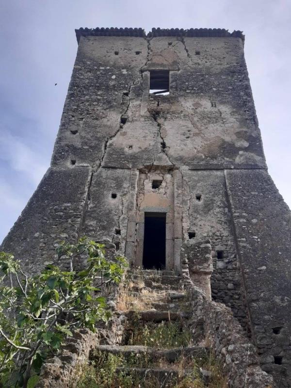 images Parte la raccolta firme per il recupero della Torre Ravaschiera nel Catanzarese