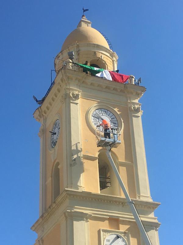 Coronavirus. A Corigliano Rossano la speranza e il tricolore sventolano sui monumenti cittadini
