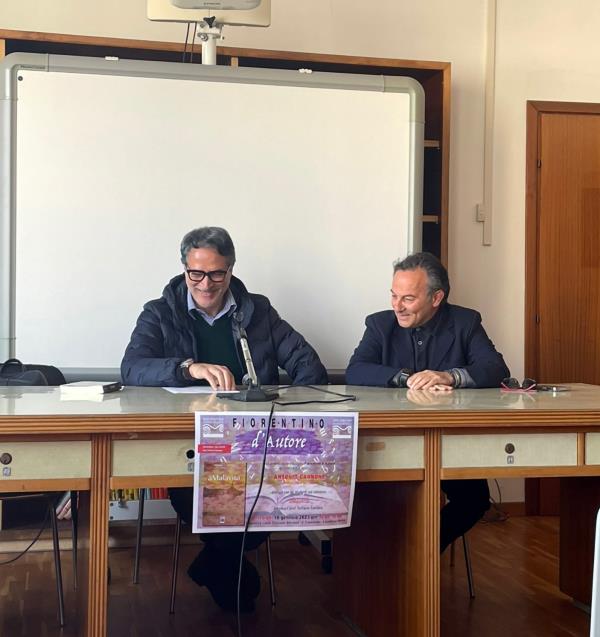 images Il Liceo classico di Lamezia incontra lo scrittore Antonio Cannone