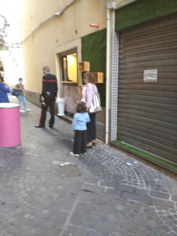 images Tentato furto nell'esercizio commerciale FIKA nel centro storico di Catanzaro. Indagano i carabinieri