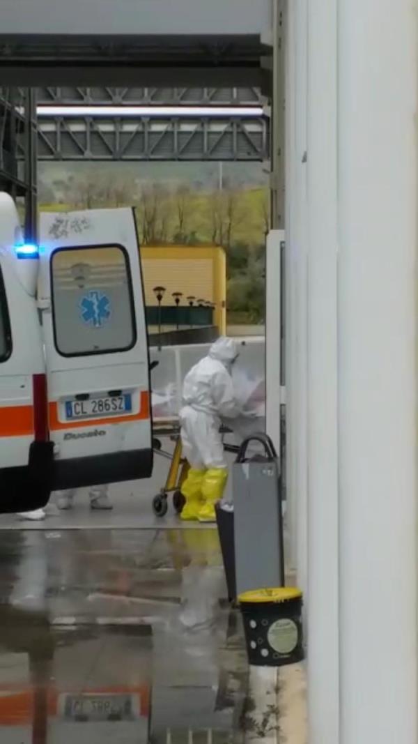 images Coronavirus. Arrivati i primi due pazienti al Policlinico di Catanzaro (FOTO E VIDEO) 