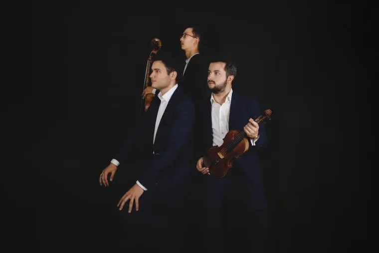 images "Amici della Musica", a Catanzaro il Trio Pantoum: l'ensemble suona a Palazzo ‘De Nobili’