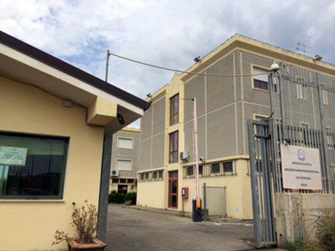 Suicidio nel carcere di Crotone, il garante dei detenuti: "Sconfitta per uno Stato di Diritto"
