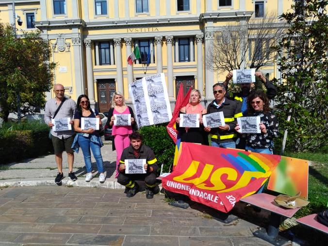 images Catanzaro, l'USB scende in piazza per chiedere il reintegro della scorta del Colonnello De Caprio