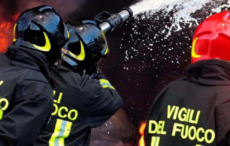images Lite in caserma a Cosenza: vigile del fuoco portato in ospedale