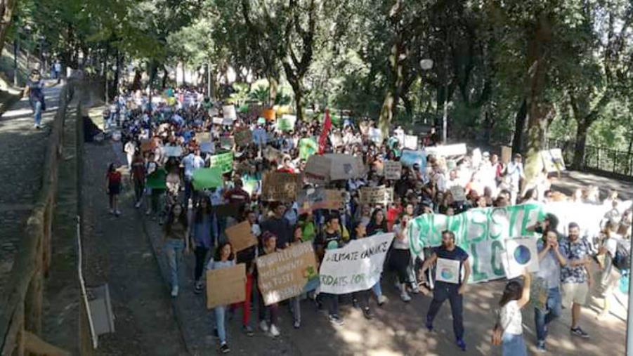 Fridays for Future Italia lancia a Cosenza il quarto sciopero globale per il clima in concomitanza con il Black Friday di Venerdi 29