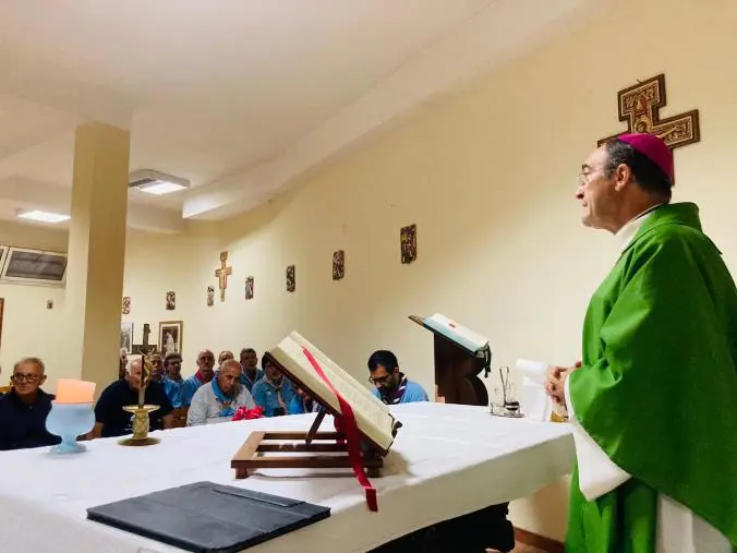 Monsignor Parisi celebra la Messa per l'incontro nazionale dei referenti base Agesci
