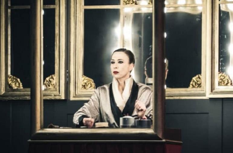 images Veronica Pivetti protagonista di Viktor und Viktoria in scena  al Teatro Grandinetti   