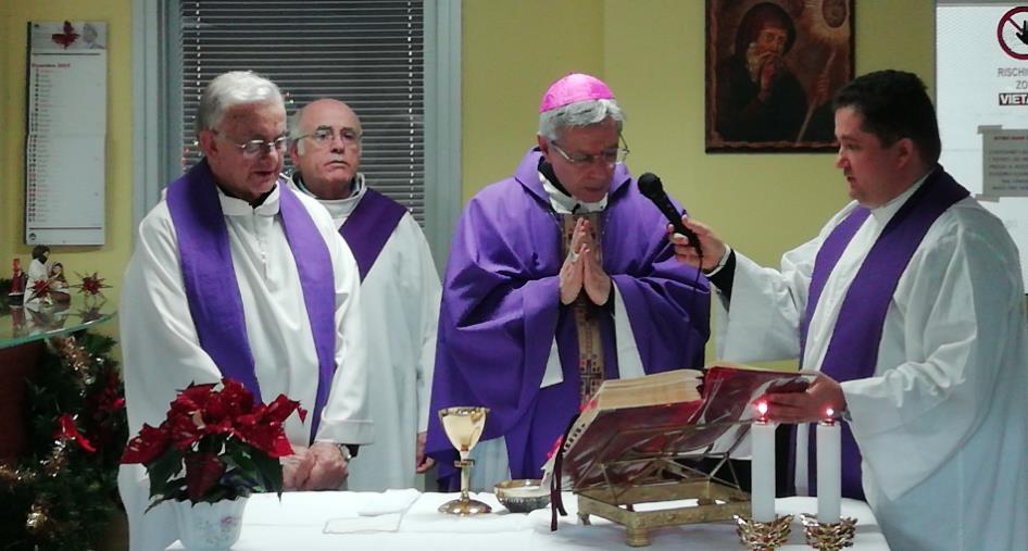 images Lamezia Terme, il vescovo Schillaci celebra la messa nel reparto di Oncologia dell'ospedale 