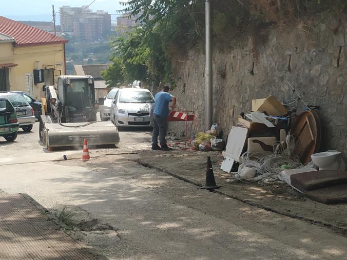 images Mauro (Il ponte Morandi): "In via Vincenzo d’Amato puntualmente vengono depositati e abbandonati da ignoti rifiuti ingombranti"