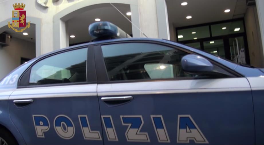 images Extracomunitario minaccia di far esplodere una bombola a gas in un palazzo con famiglie a Reggio Calabria: bloccato dalla polizia