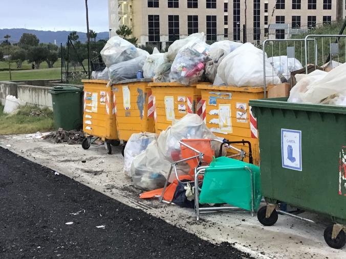 "La discarica abusiva alla Regione c'è ancora: è stata solo spostata di qualche metro"