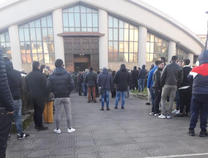 images Palloncini bianchi e "tante briciole d'amore" per l'arrivederci a Thomas Costanzo, morto in un incidente stradale a Roccelletta di Borgia