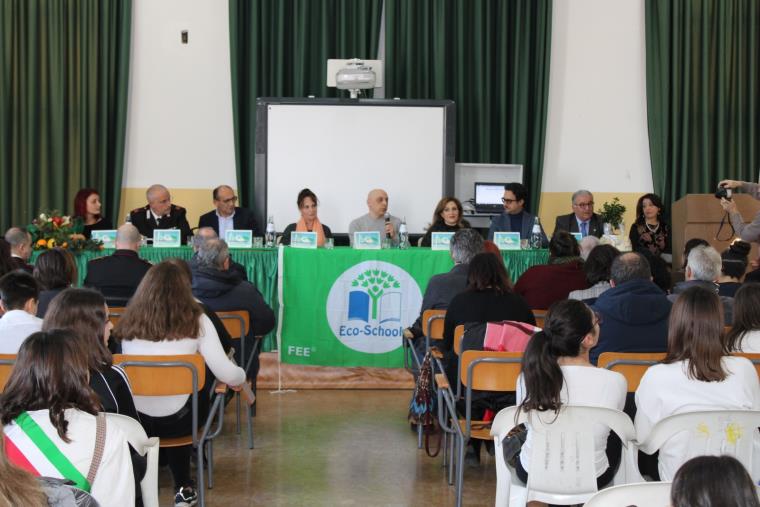 All'istituto comprensivo di Girifalco-Cortale è stata assegnata la bandiera verde



