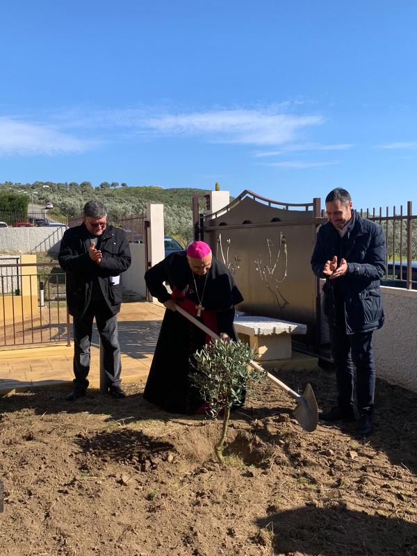 Inaugurazione del centro minori "L'Ulivo". Bertolone: "Questa struttura è la concretizzazione del Vangelo"