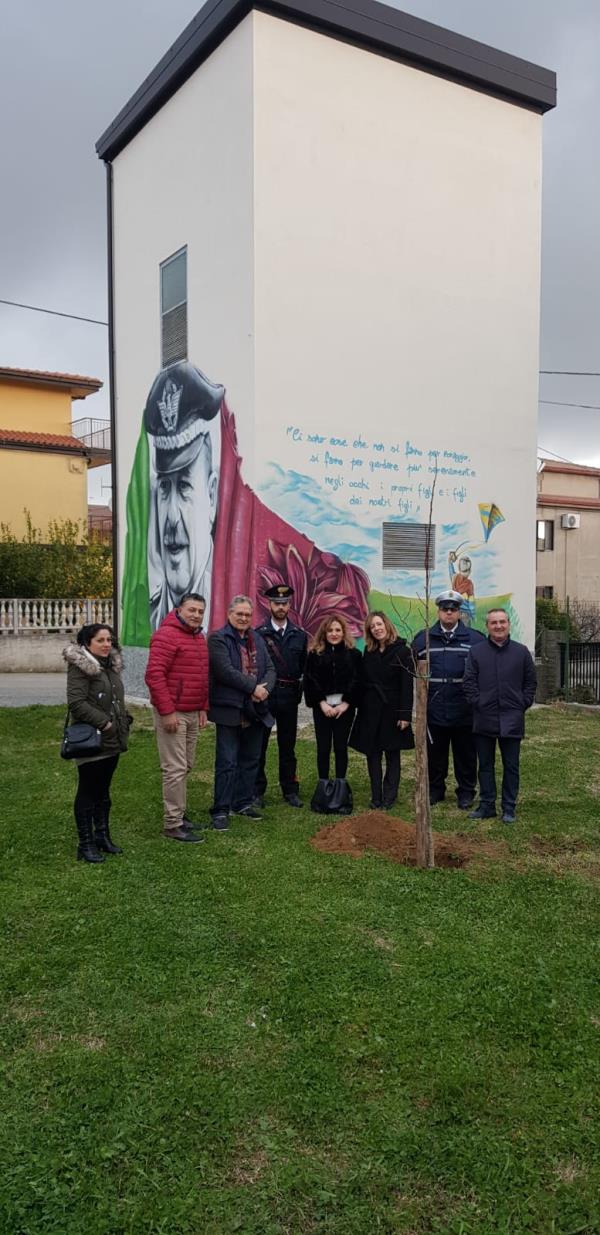 Cultura 'verde' a Girifalco, piantumato un albero dono della senatrice Vono (Iv)
