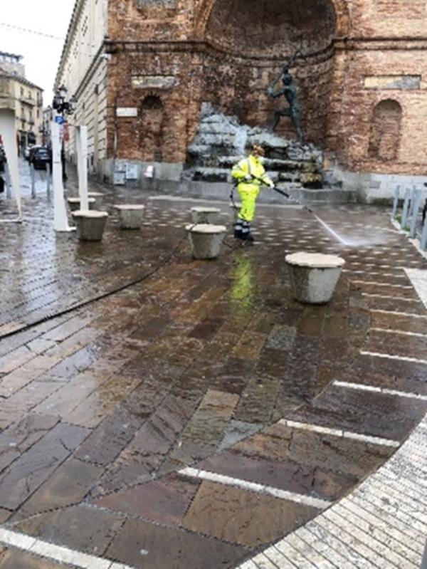 images  Coronavirus. La Sieco ha avviato operazioni di lavaggio con igienizzante sulle strade di Catanzaro