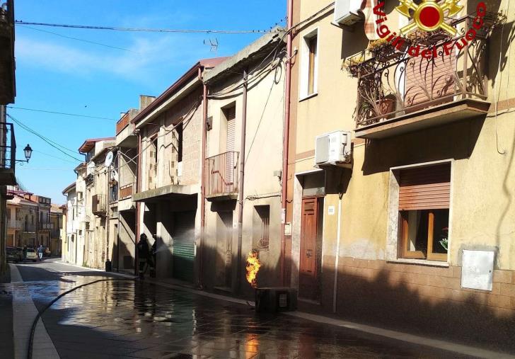 images Spilinga, in fiamme una bombola del gas di un'abitazione. Rapido intervento dei Vigili del Fuoco: tragedia evitata 