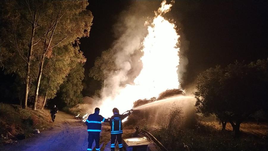Sterpaglie in fiamme a Lamezia Terme: disagi alla viabilità (VIDEO)