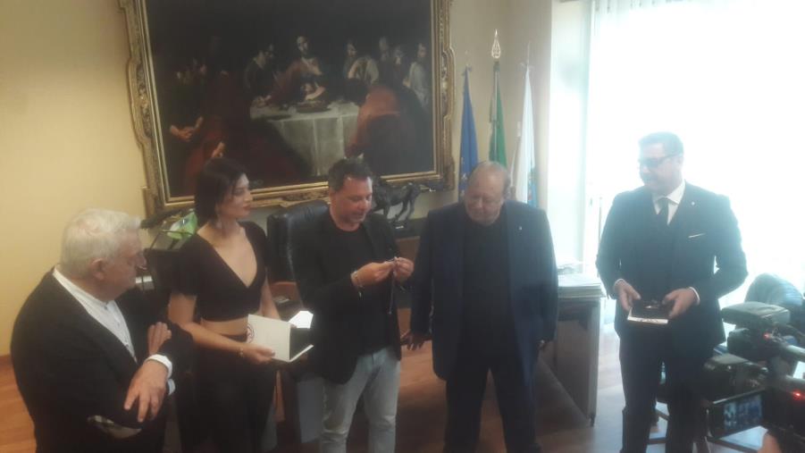 images Pippo Caffo è "Ambasciatore della solidarietà", consegnato il titolo dalla Provincia di Vibo Valentia  