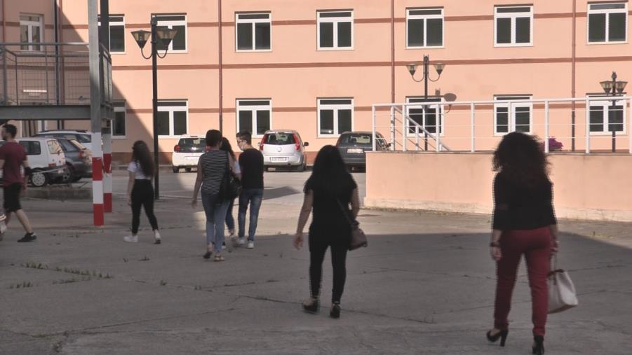 Scuola. La decisione del Ministero: esami di Stato fino al 30 giugno